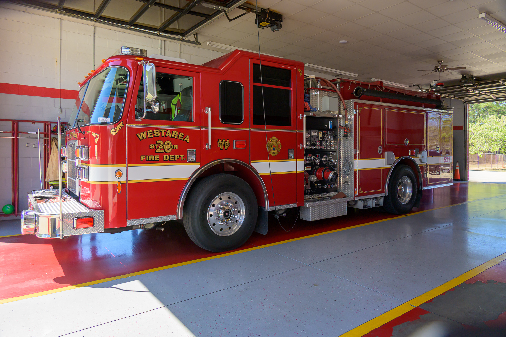 Engine 1531 side view in bay